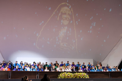 O espetáculo de projeções trazia referências imagéticas alusivas à trajetória da artista (Foto: Viktor Braga/UFC Informa)